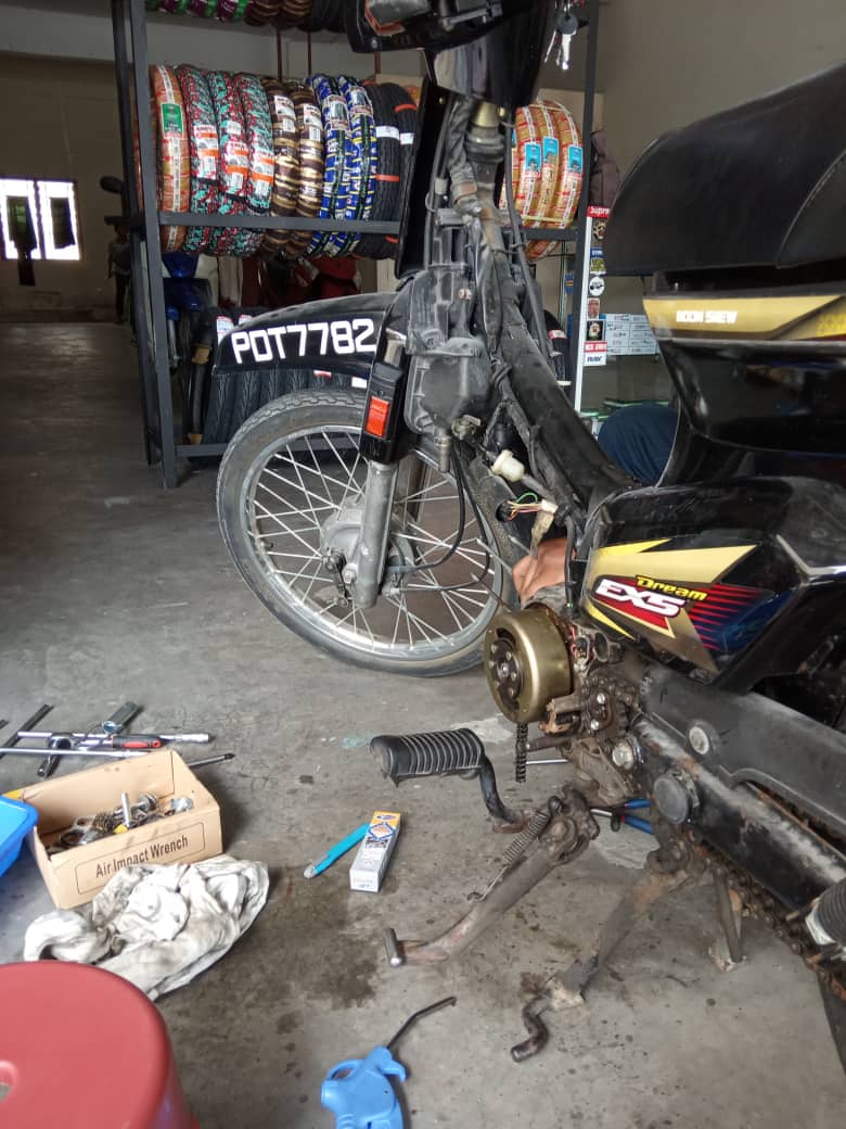 Bengkel Motorsikal 2M — photo 2