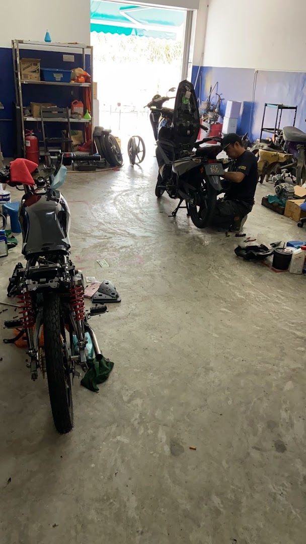 ONE_JA GARAGE — photo 4