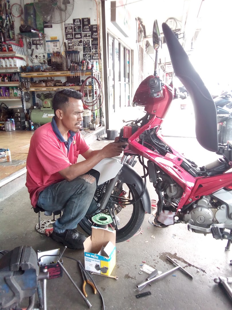 Castrol Bike Point - D Budget motor enterprise in Johor Bahru