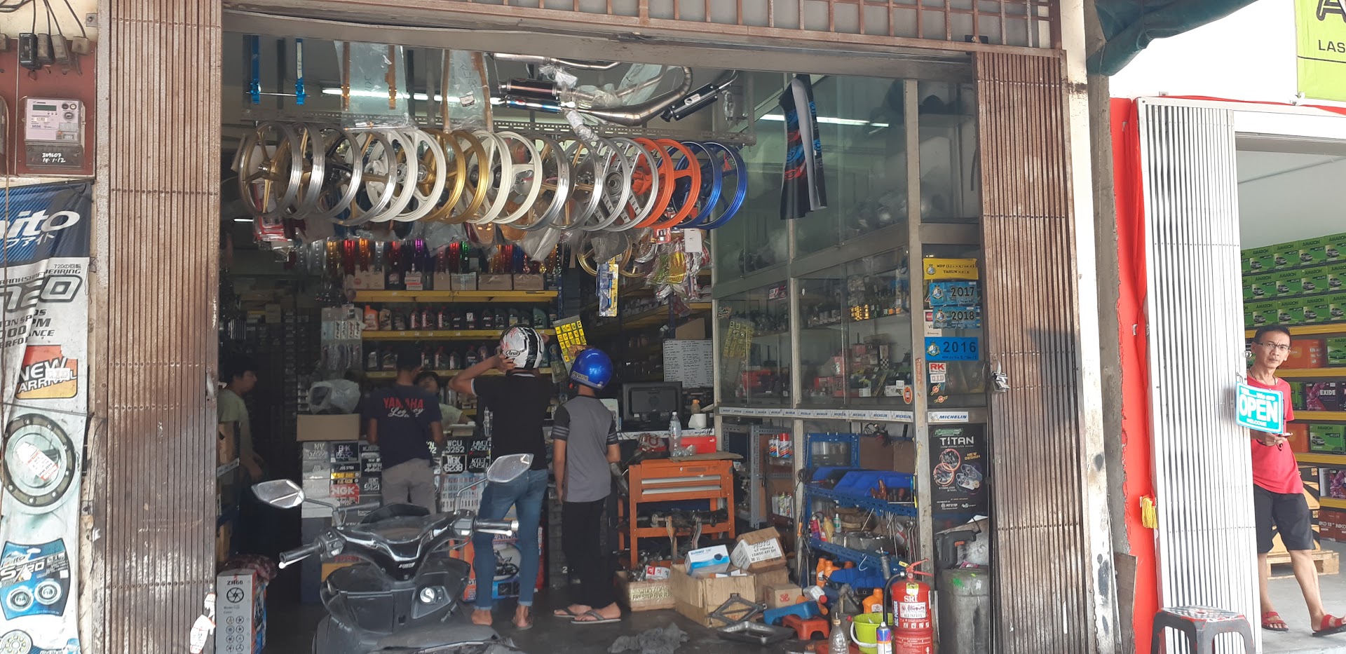 Castrol Bike Point - Perniagaan Yen Motor Sdn. Bhd. — photo 3