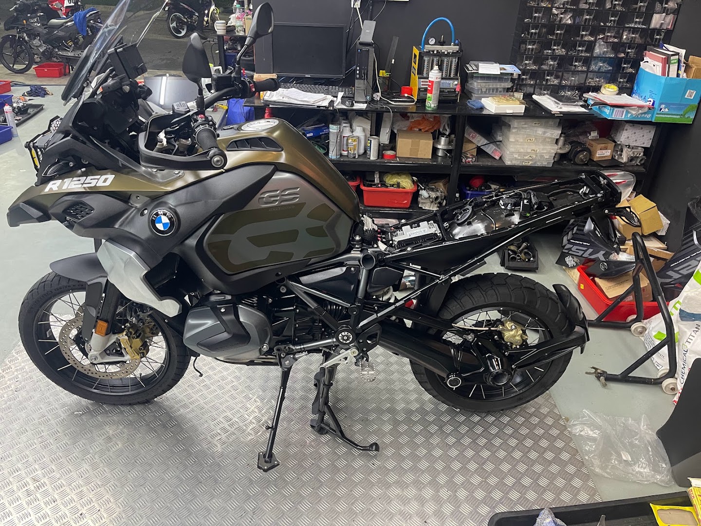 Southern BikeBarn #KLIM #DENALI #UOS Oil — photo 2