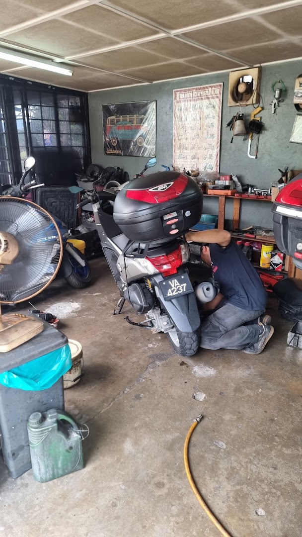 Trouble Wheels Garage — photo 3