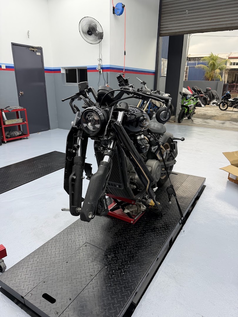C & T BIKE GARAGE in Seremban