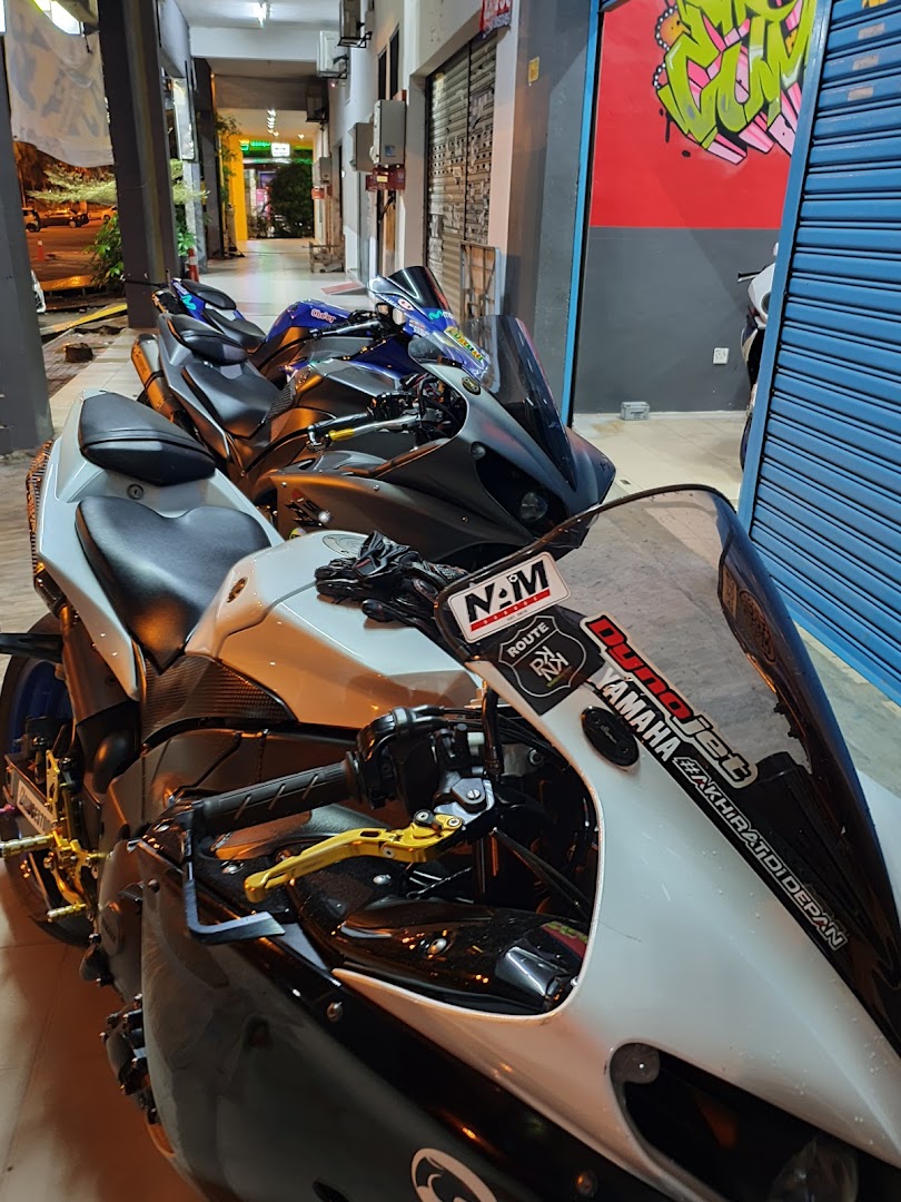 EJM BIKE GARAGE — photo 2