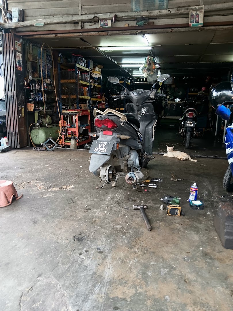 AJ GARAGE in Telok Panglima Garang