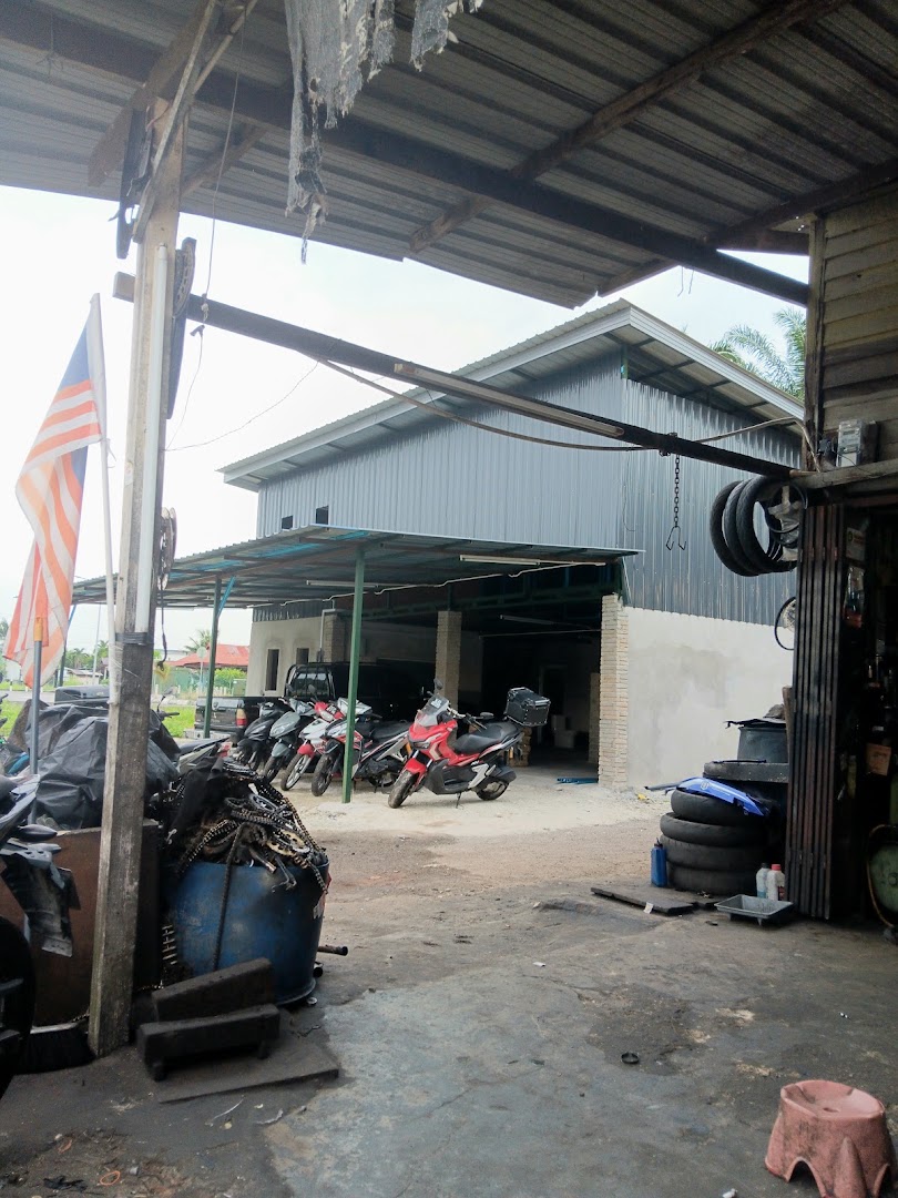 AJ GARAGE — photo 2
