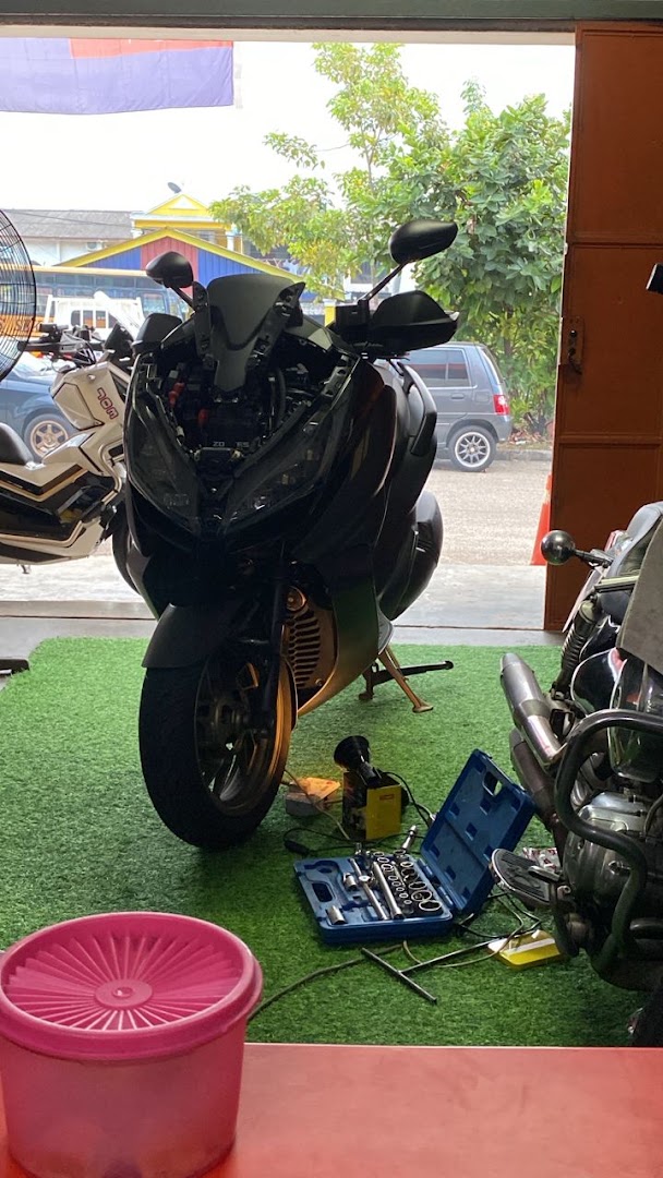 DK CUSTOM GARAGE — photo 3