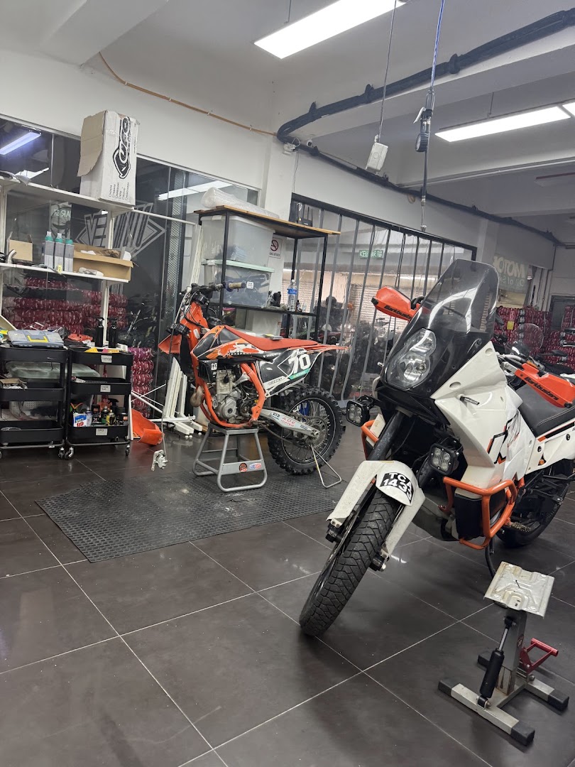 MOTO 77 HUB — photo 3