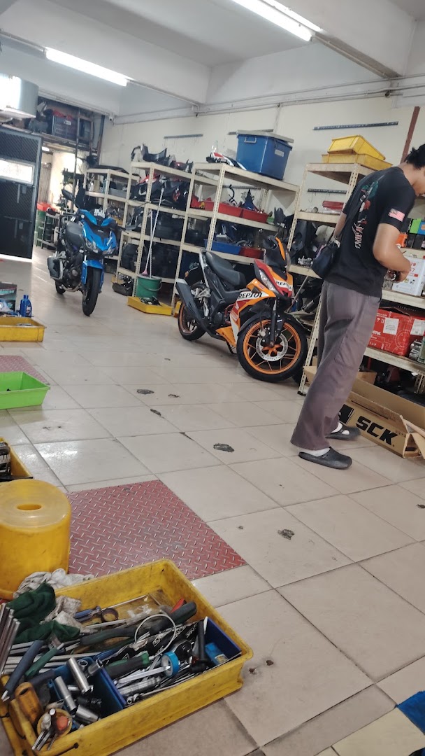 DT RACING KL — photo 1