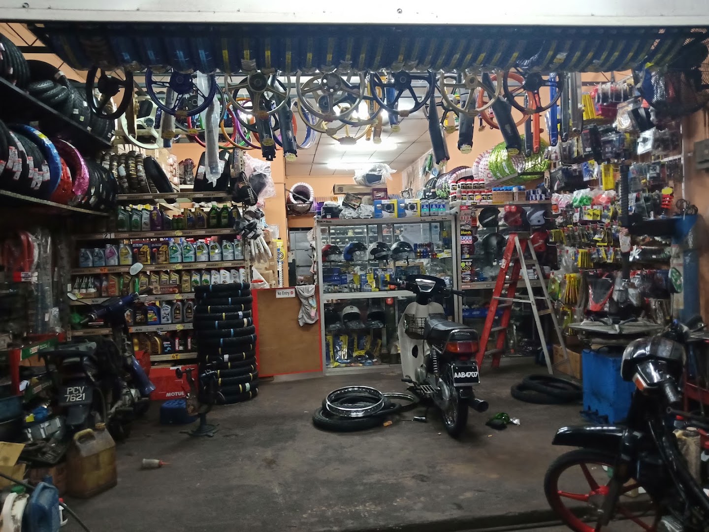 Castrol Bike Point - Penanti Pauh Motor — photo 2