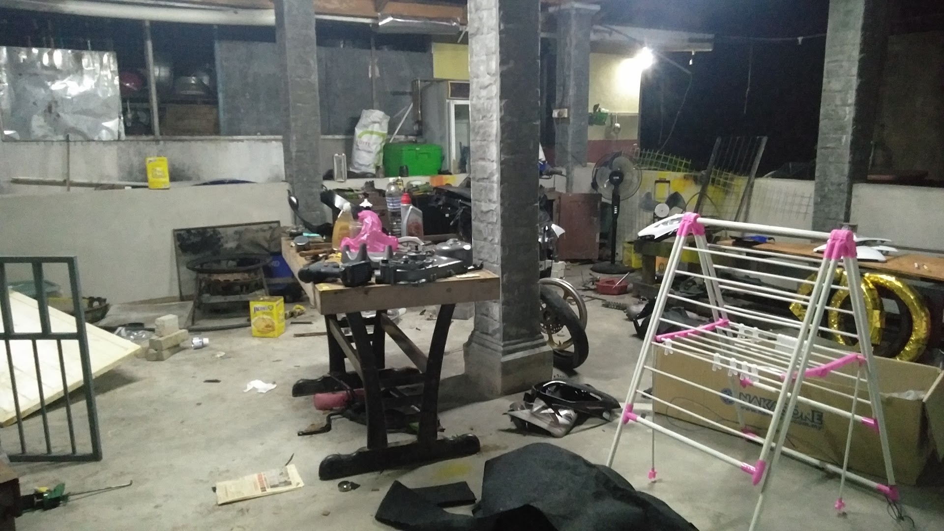 Iwan Garage in Paka