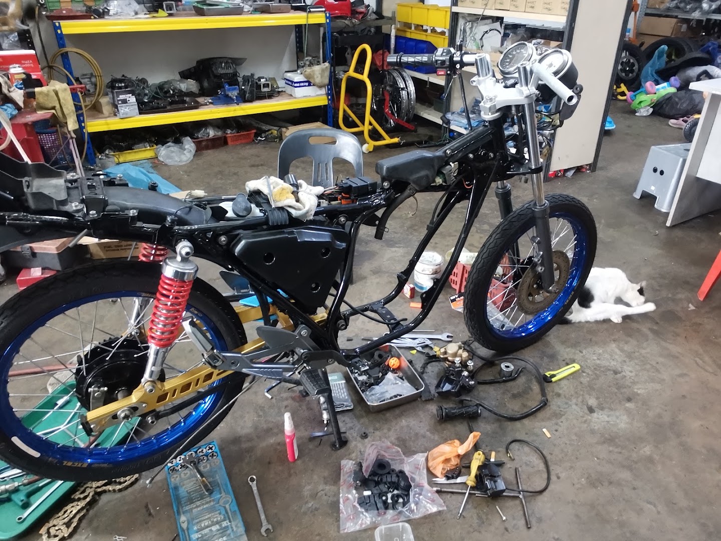 JJ 76 MOTOR GARAGE — photo 3