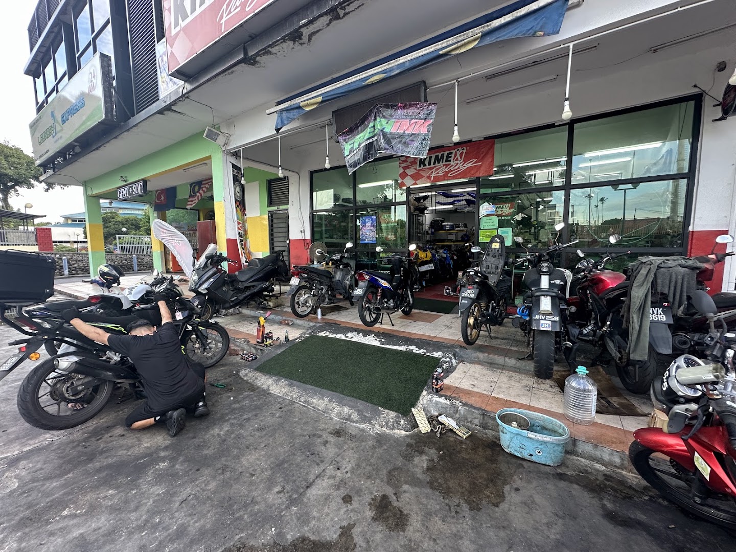 Castrol Bike Point - Nrz Garage Motorsport in Johor Bahru