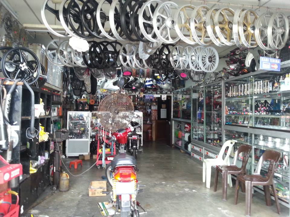 Castrol Bike Point - Maanie Motor (SAMURAI PAINT) — photo 3
