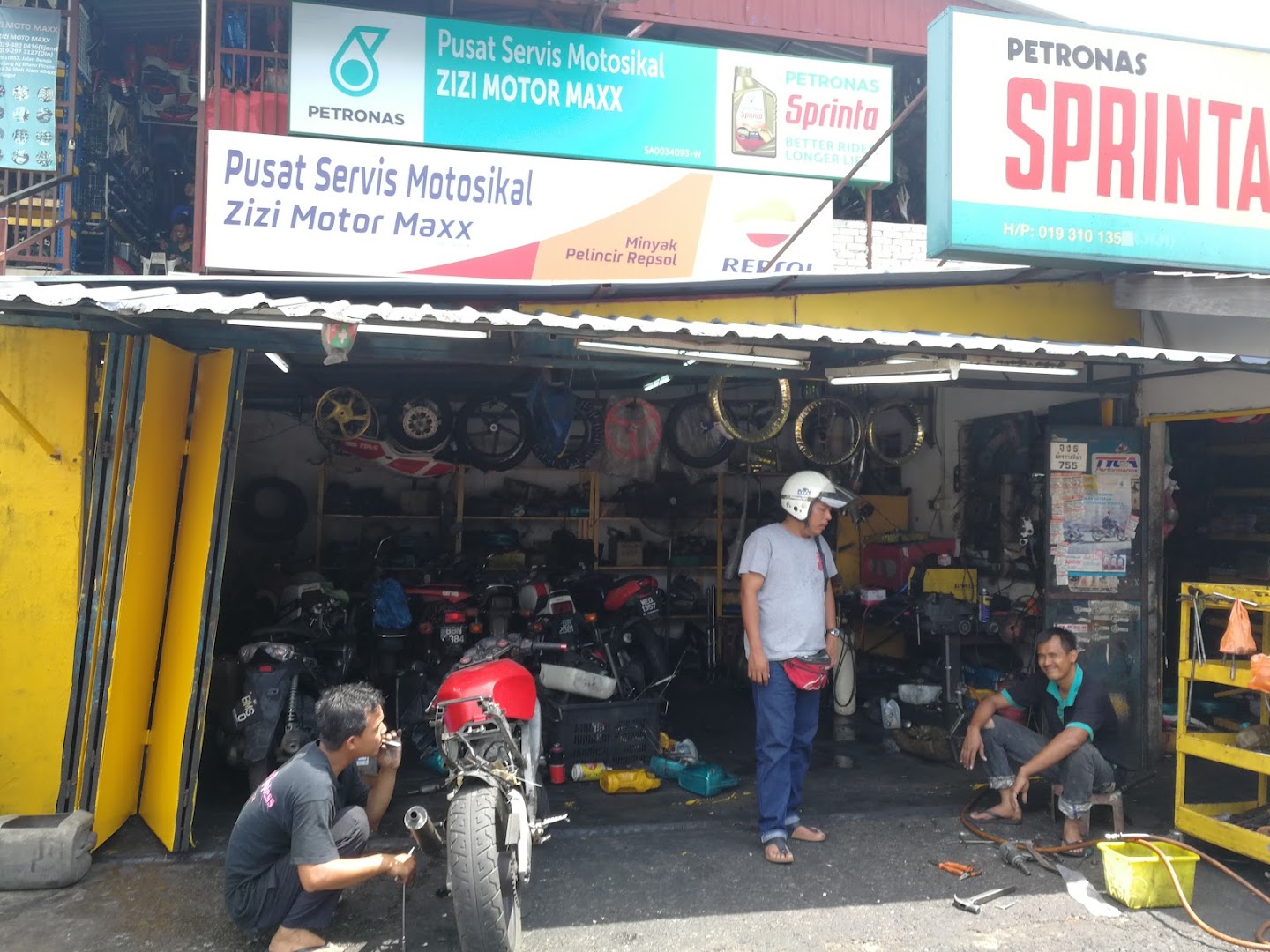 Castrol Bike Point - M & R MOTORSPORT in Shah Alam