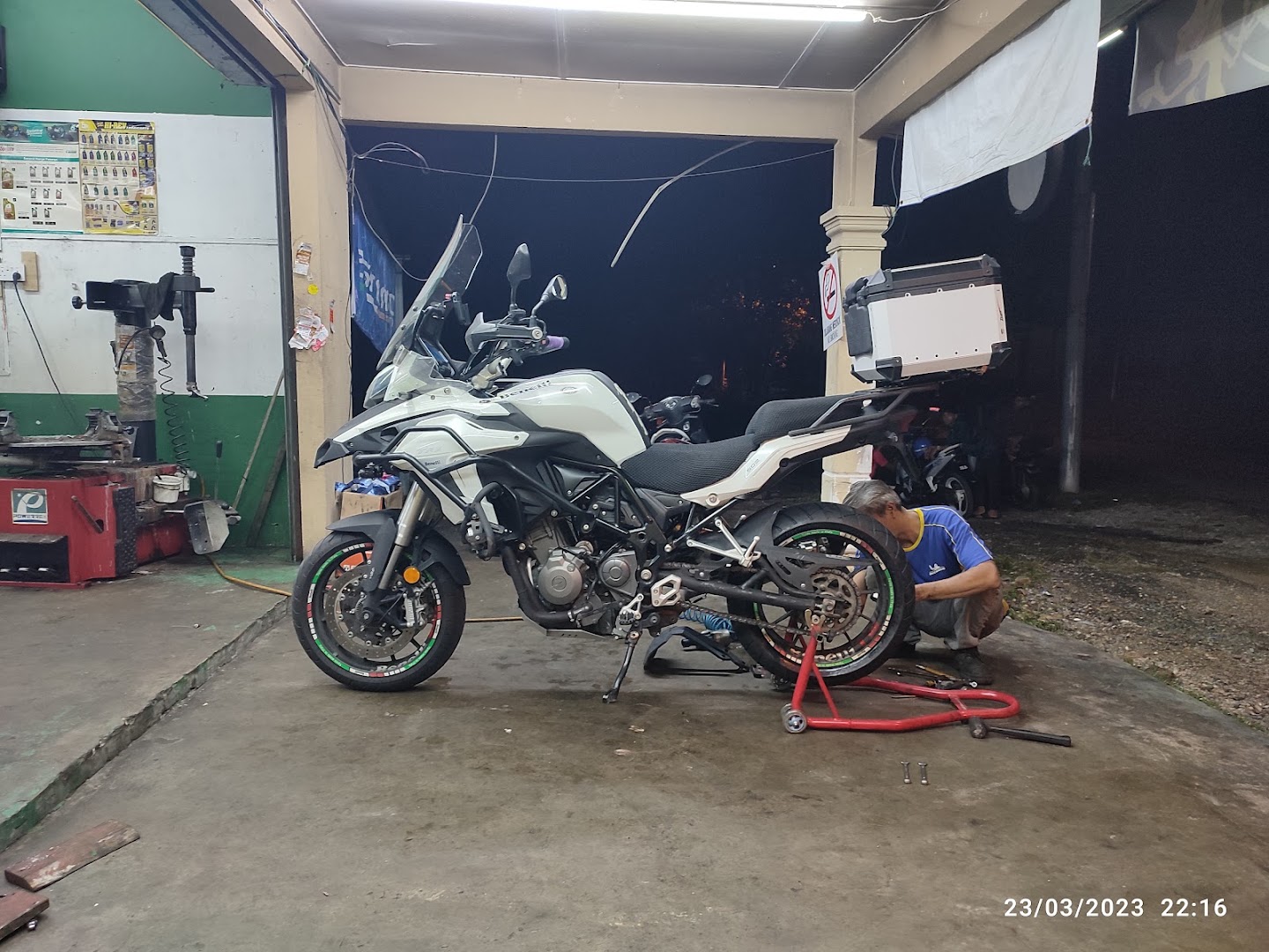 Kedai Tayar Motor Jalan Kebun in Shah Alam