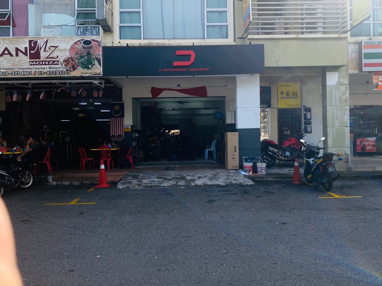 Dee Motorsports Workshop — photo 4