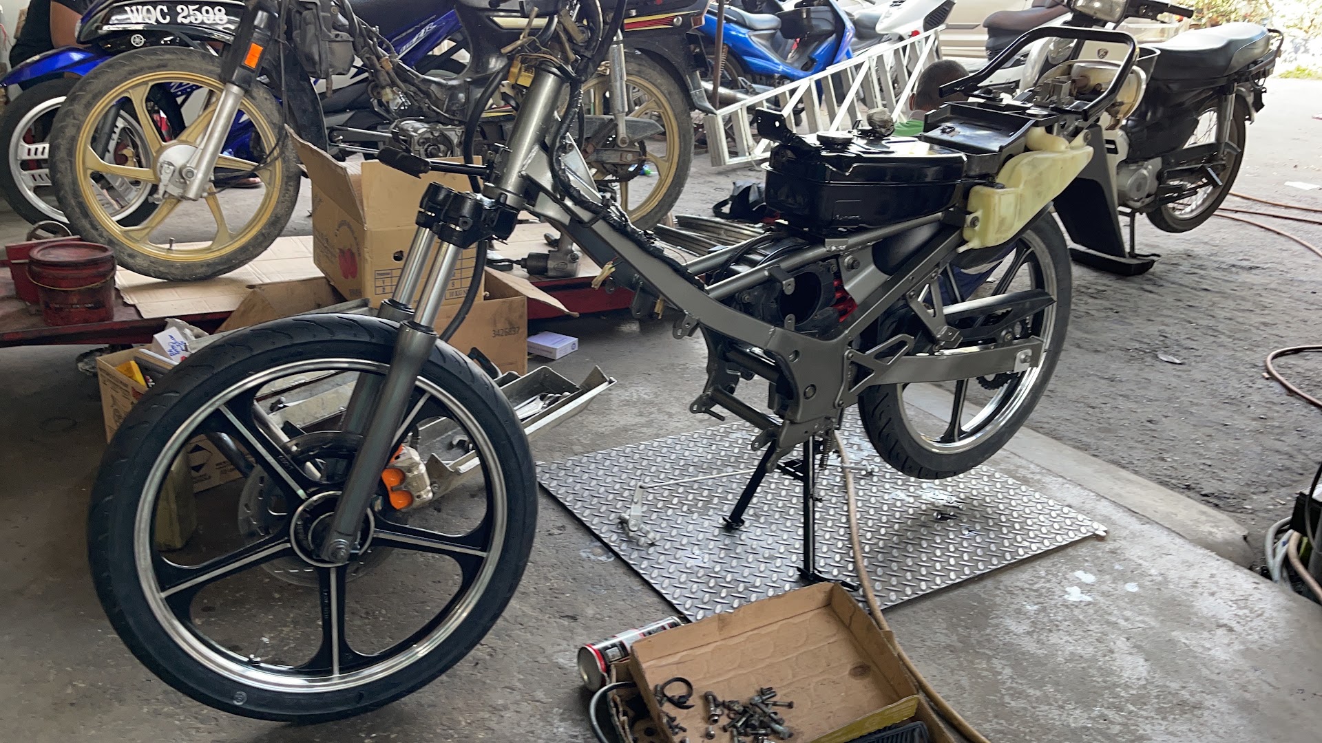 Castrol Bike Point - Keong Cycle Motor Sports Accessories — photo 1