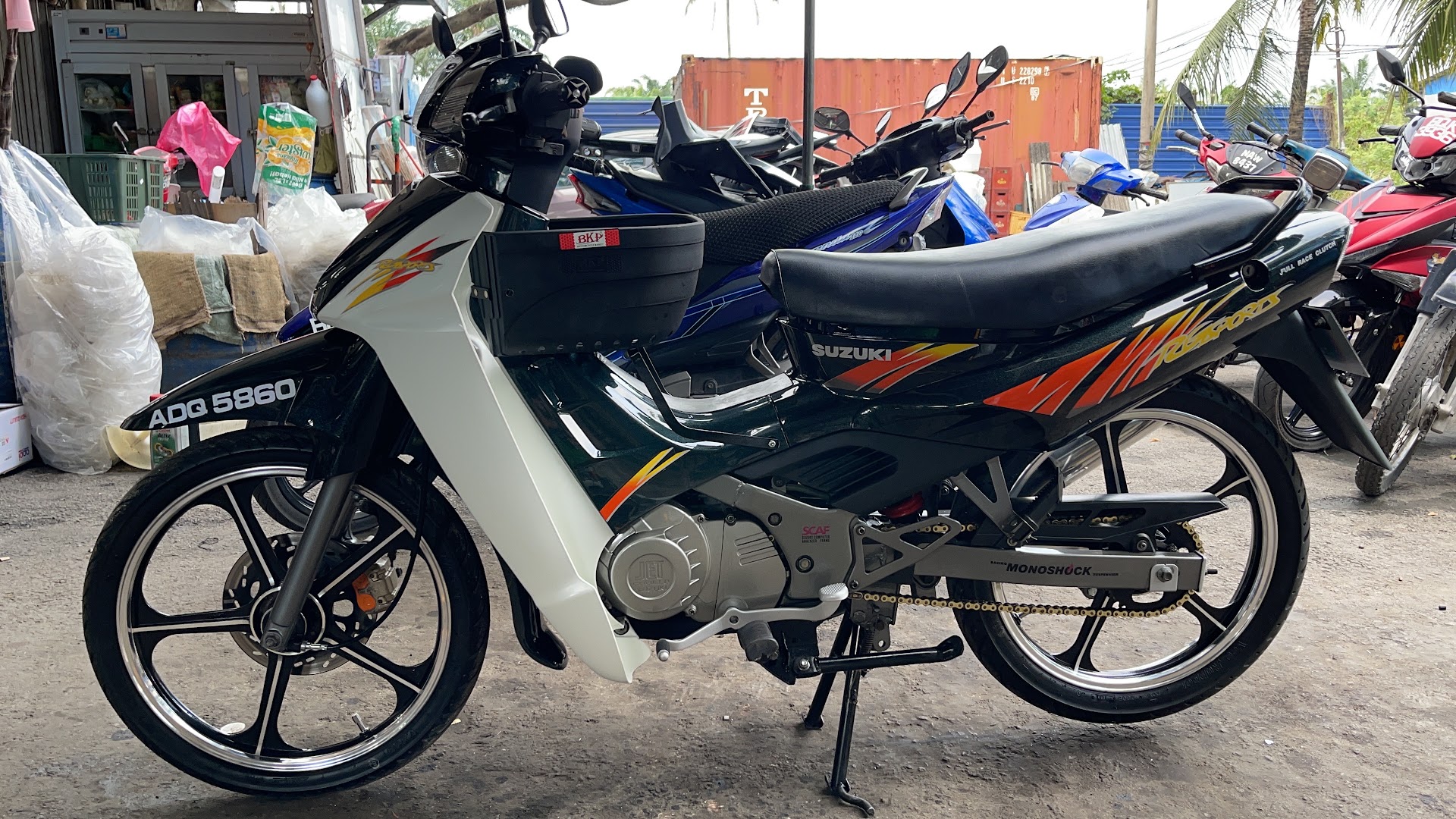 Castrol Bike Point - Keong Cycle Motor Sports Accessories — photo 3