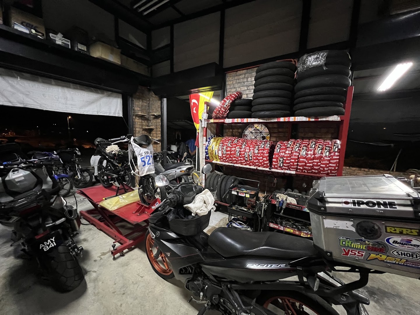 CR Garage in Dengkil