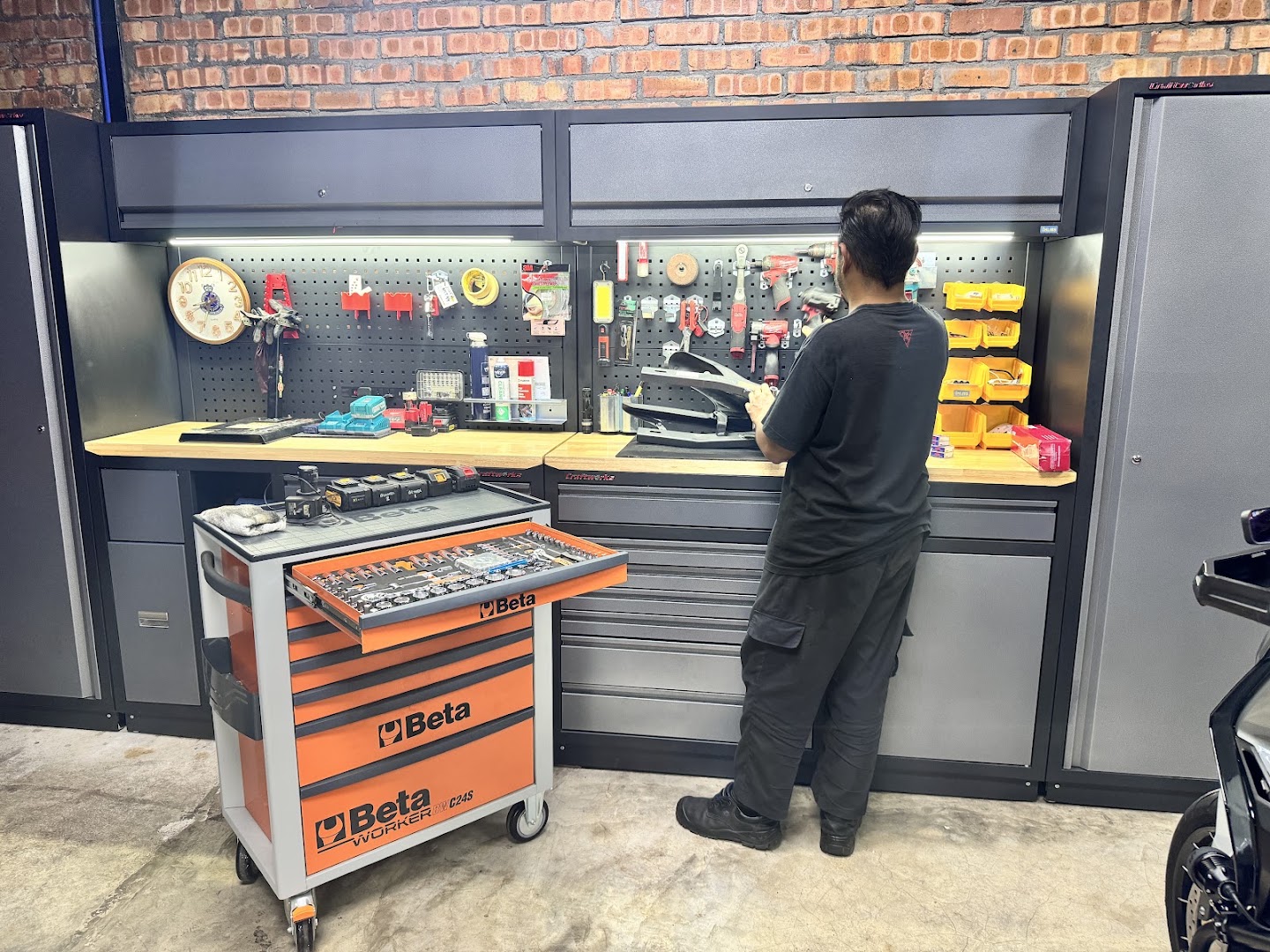 CR Garage — photo 2