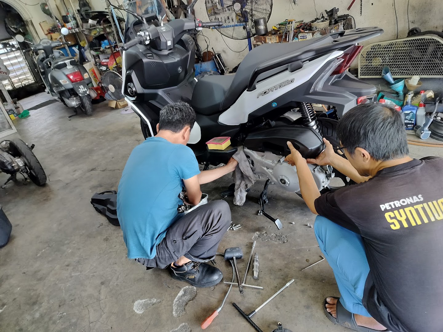Yaw Motor Scooter — photo 2