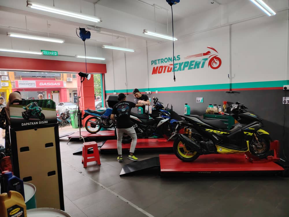 Petronas MotoExpert @ Maxipura Section 13 — photo 2