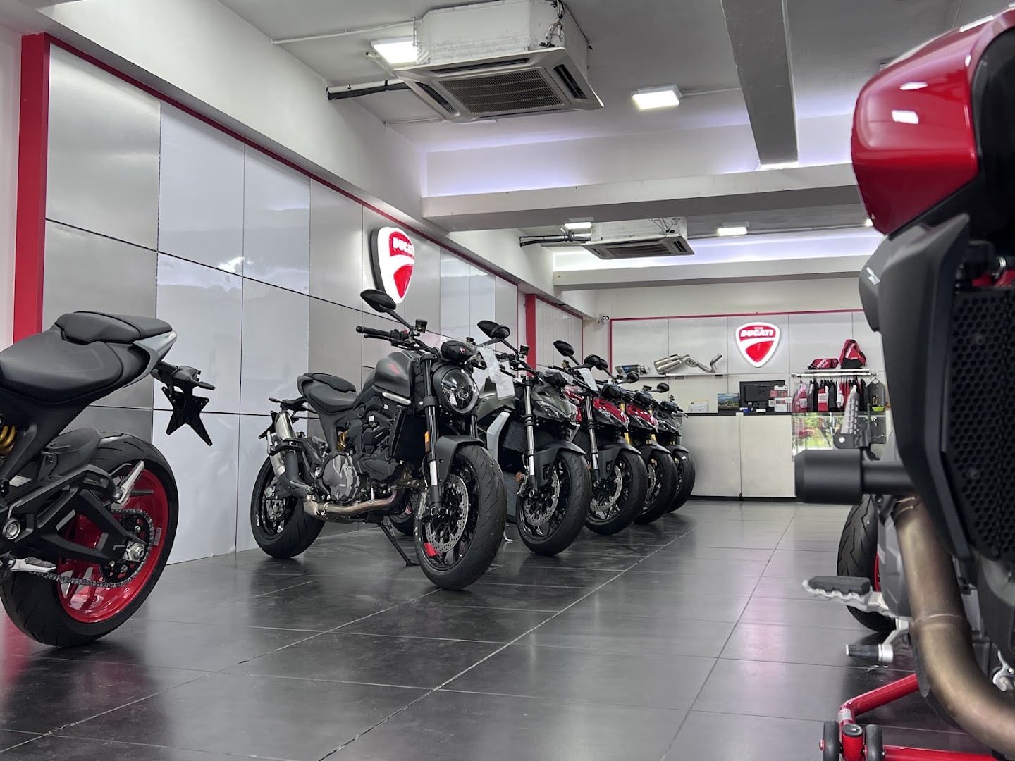 Welly World Cycle (Office) — photo 3