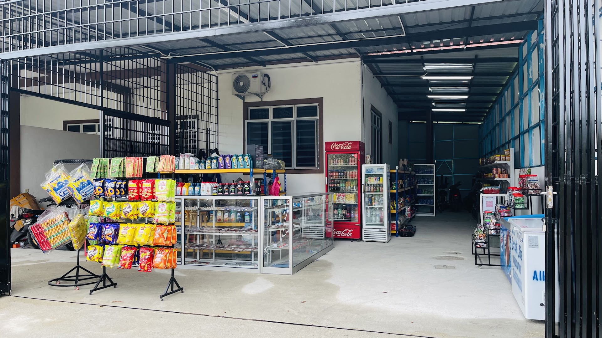kedai sparepart motor & service — photo 2