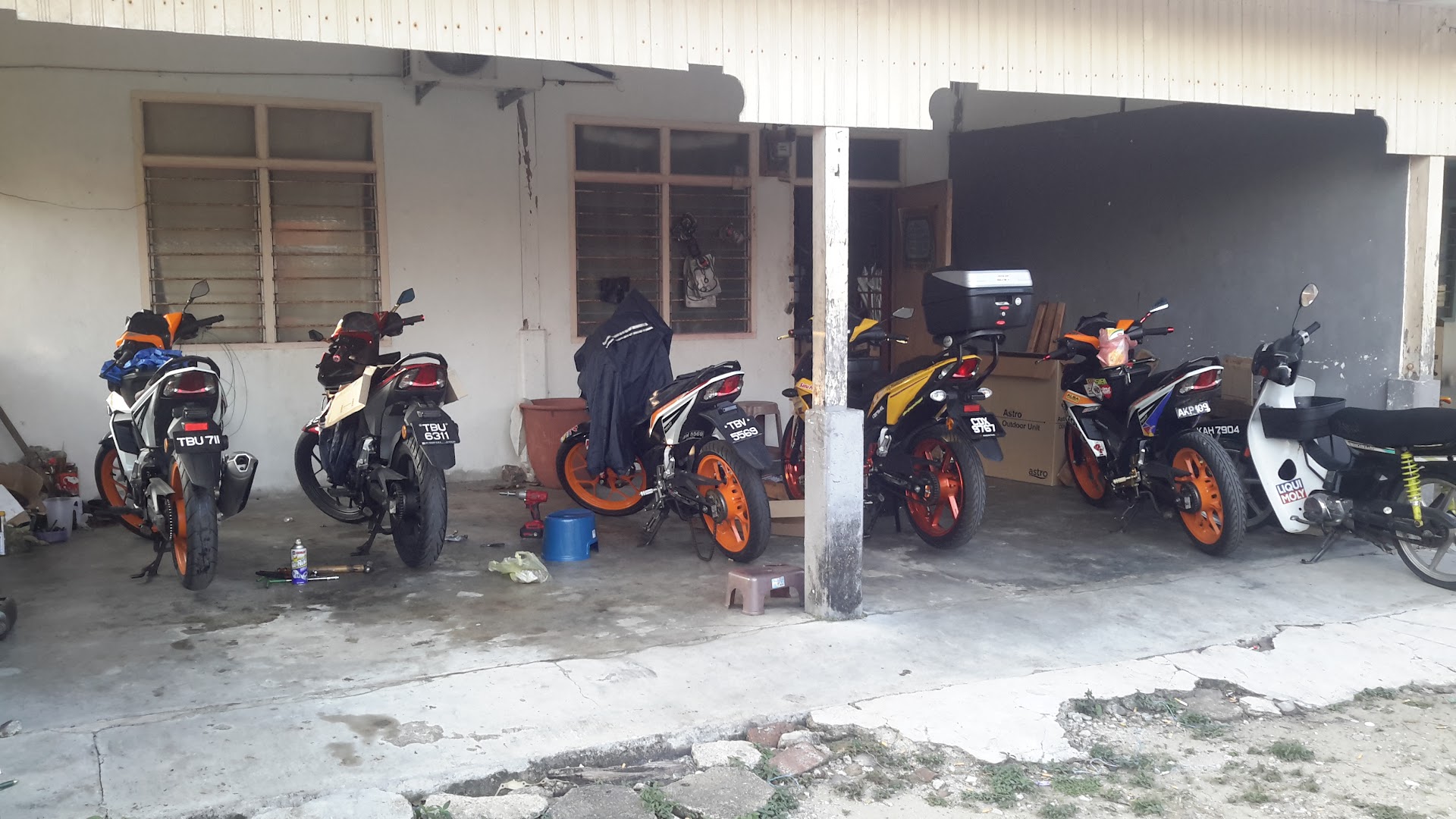 E'one Garage — photo 2