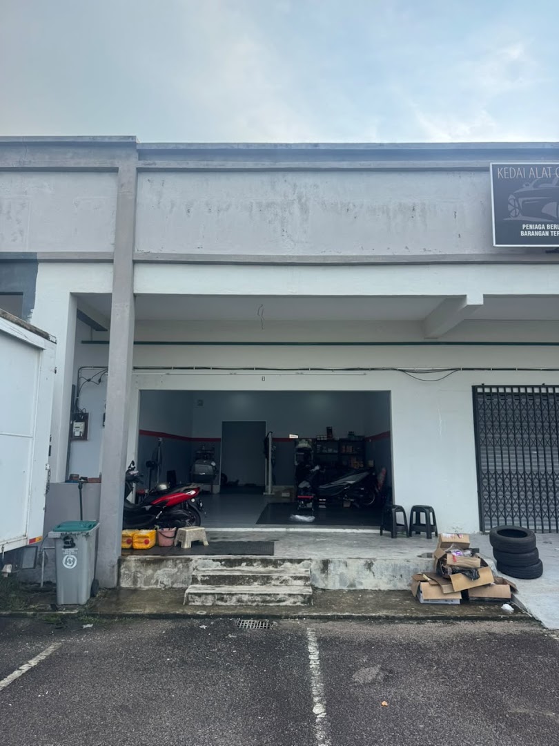 FP SCOOT GARAGE — photo 1