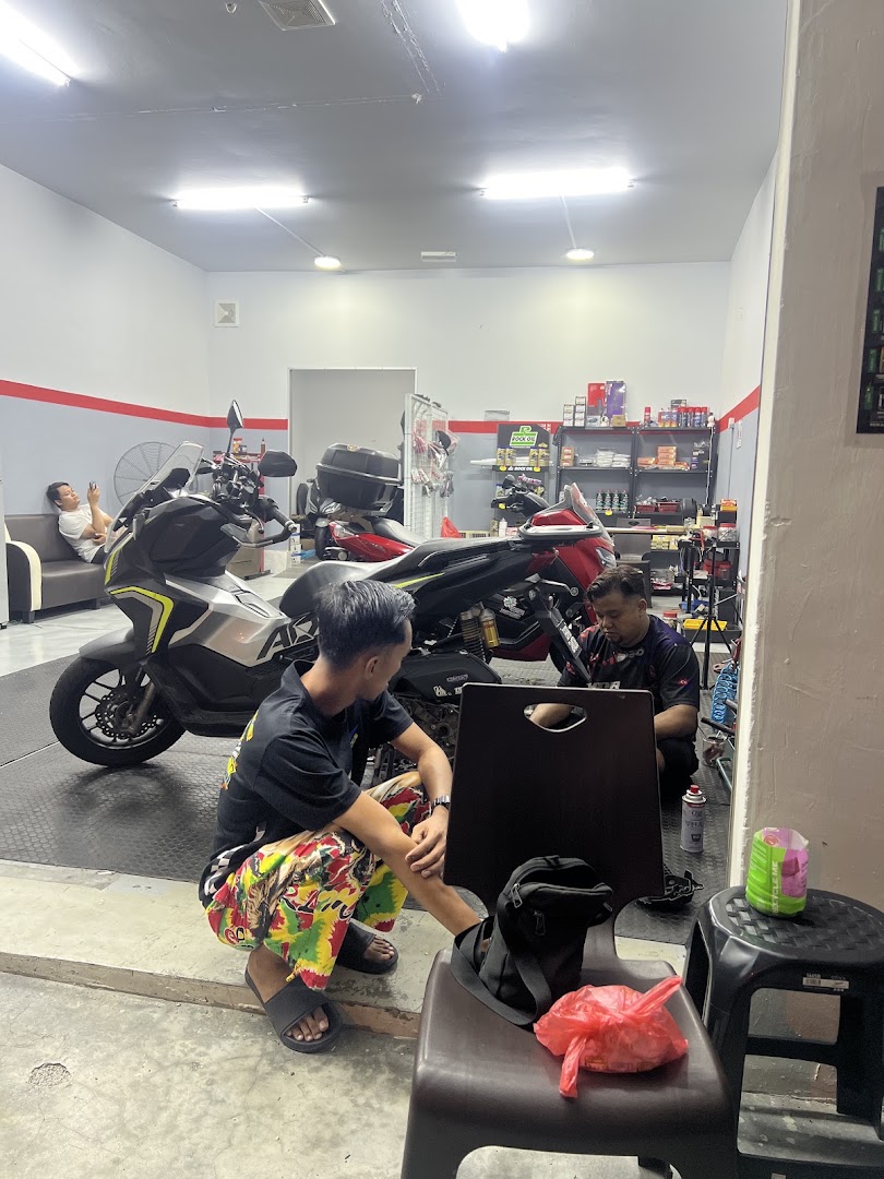 FP SCOOT GARAGE — photo 3