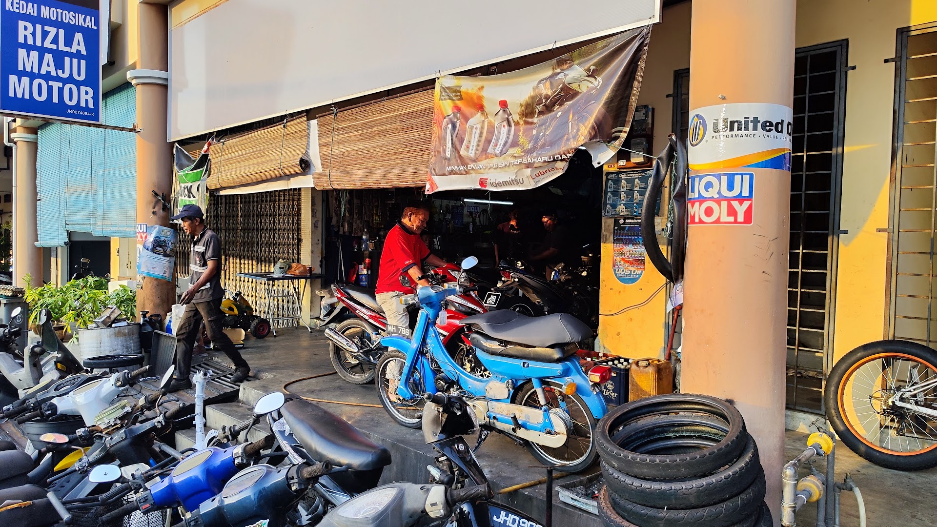 Rizla Maju Motor in Segamat District