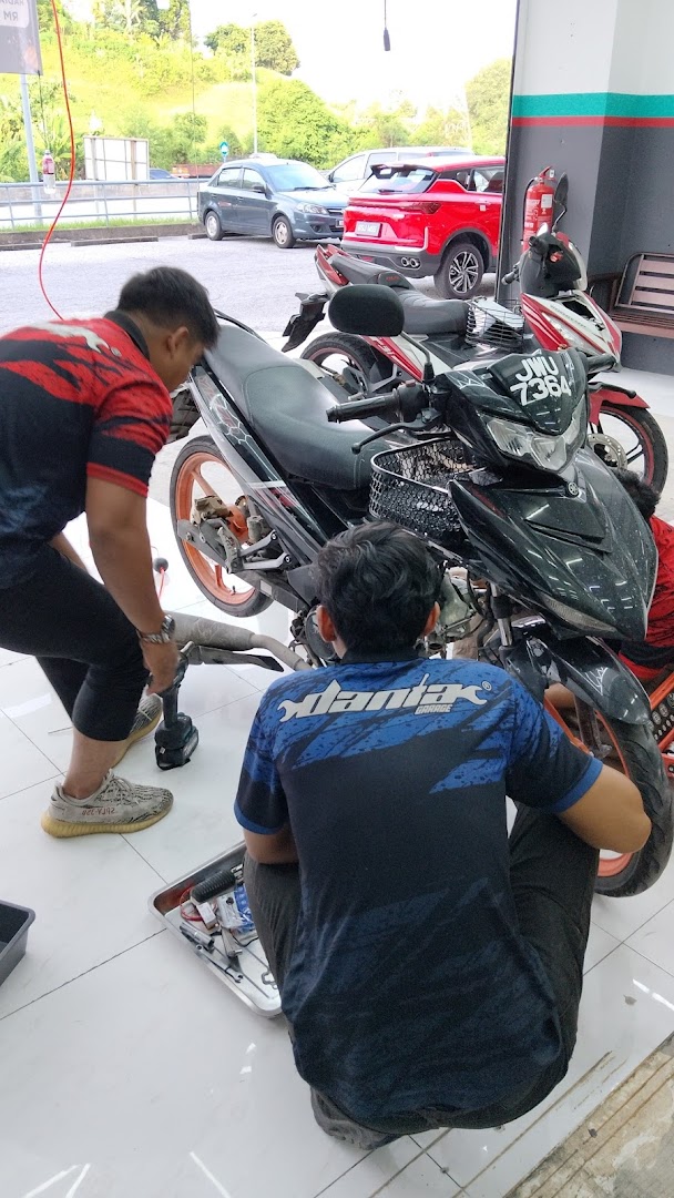 Dania Garage Bukit Mewah @ PETRONAS MotoExpert - Bengkel Motor, Repair Motor & Tayar Motor — photo 3