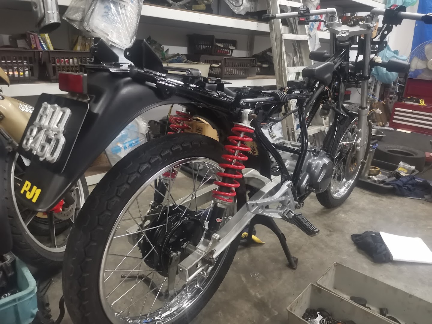Bengkel Motosikal in Gelang Patah