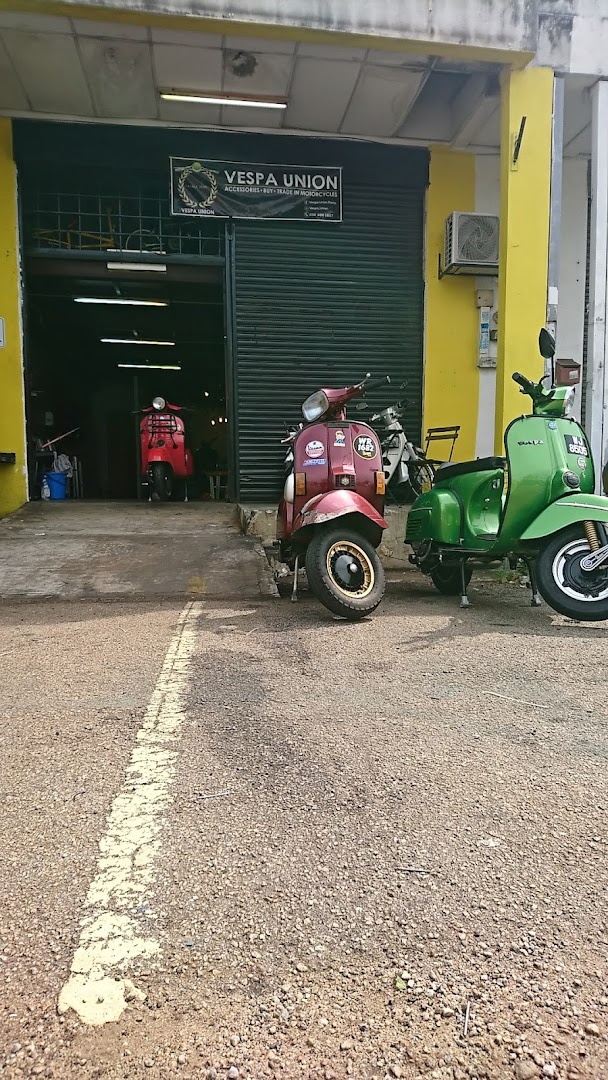 vespa union garage — photo 2