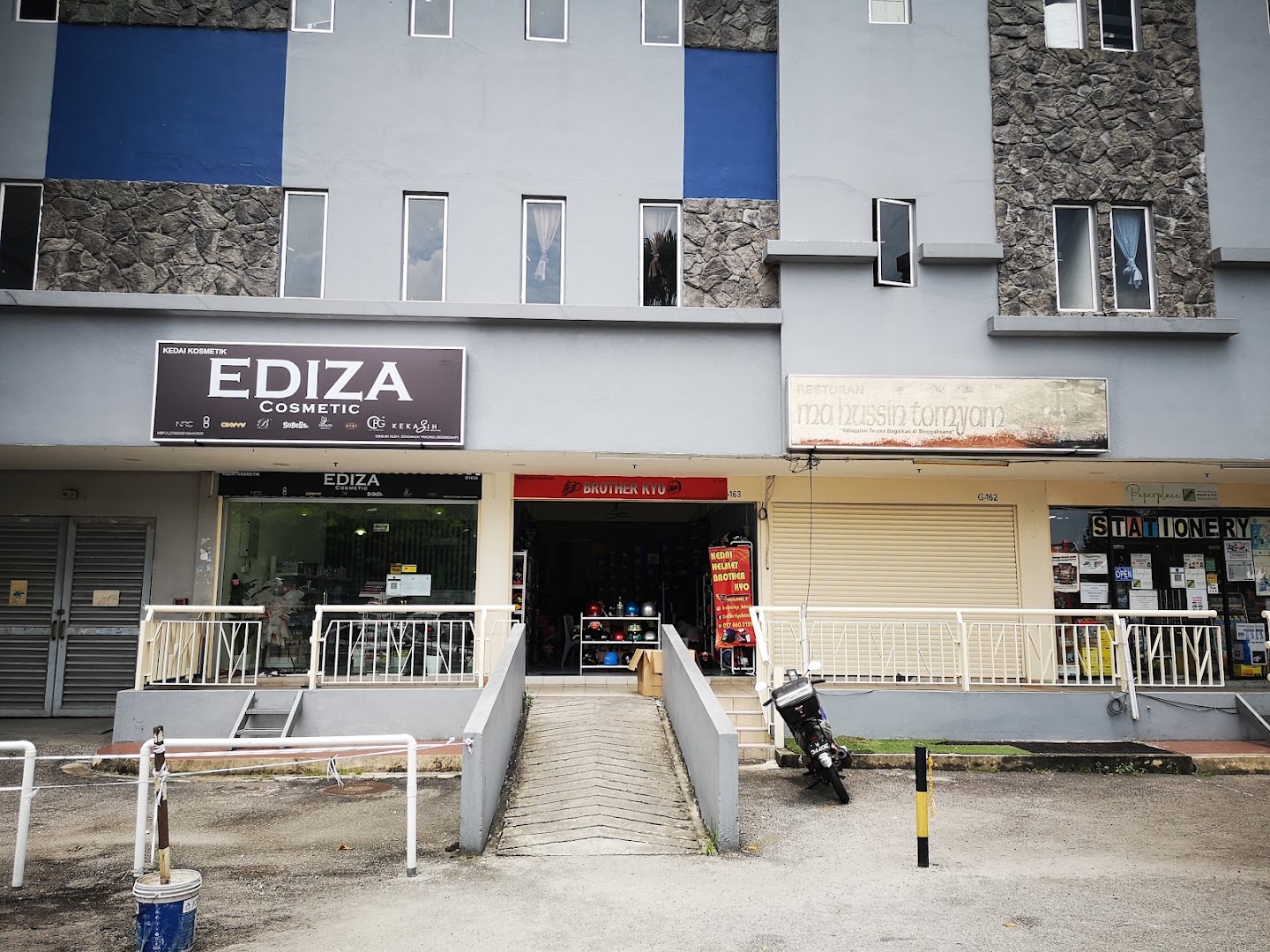 KEDAI HELMET BROTHER KYO in Petaling Jaya