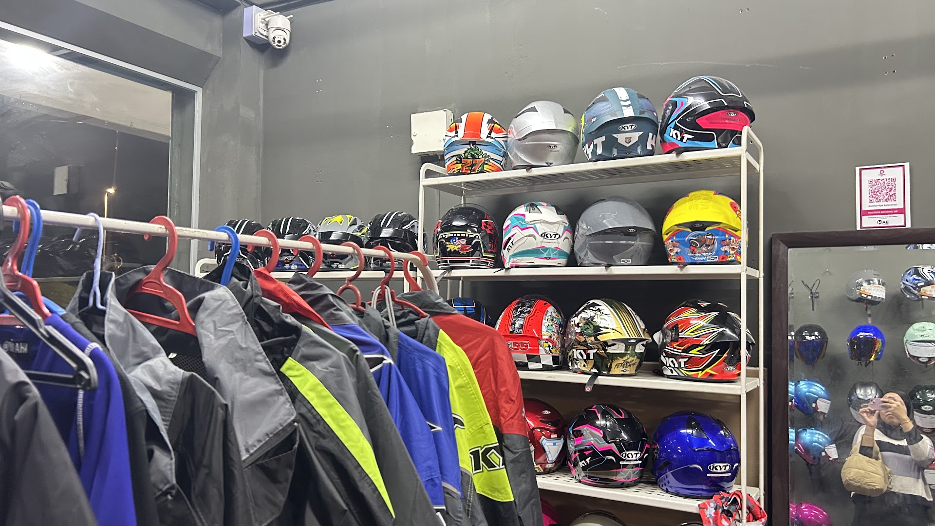 KEDAI HELMET BROTHER KYO — photo 4