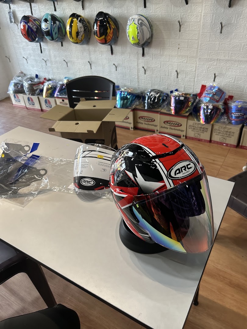 MotoJack Helmet Center Kelantan - Helmet shop for Shoei, Arai, NHK, Gracshaw — photo 5