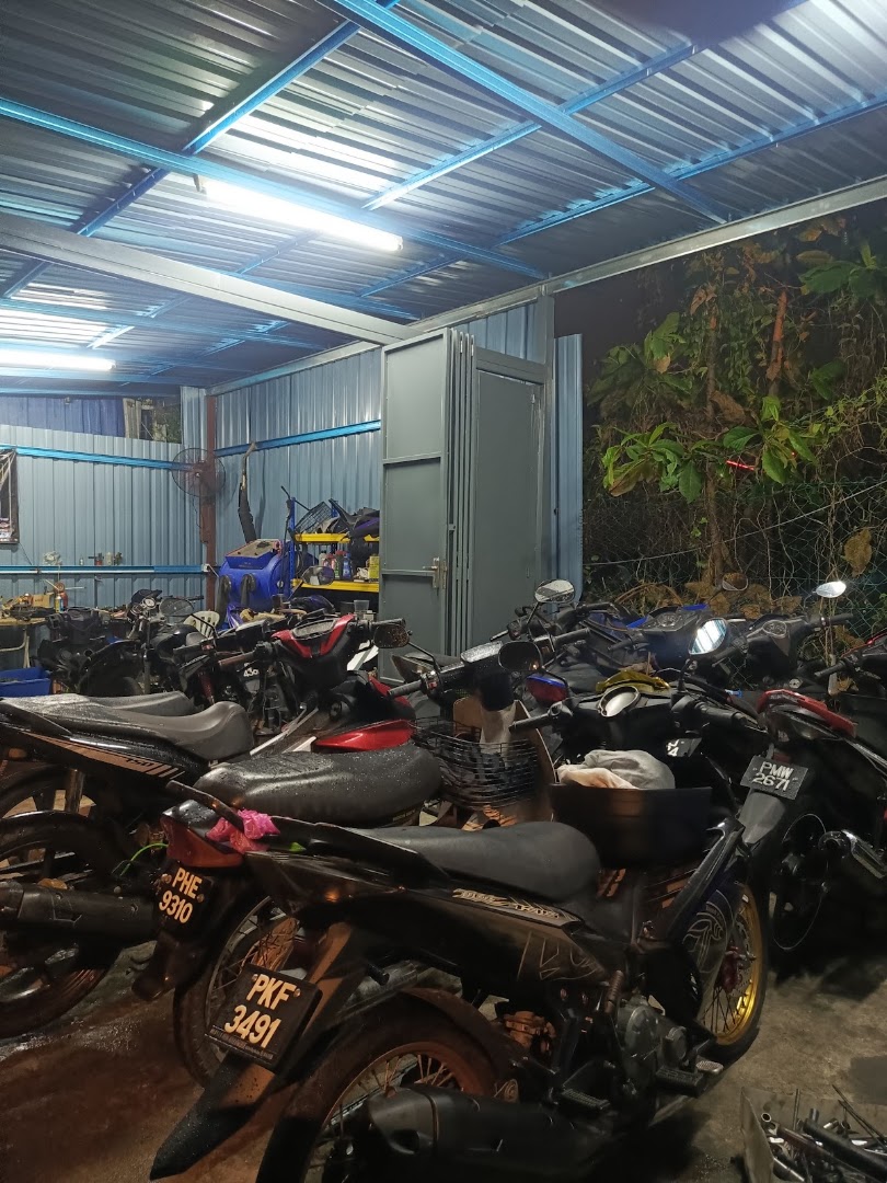 P44N Garage in George Town