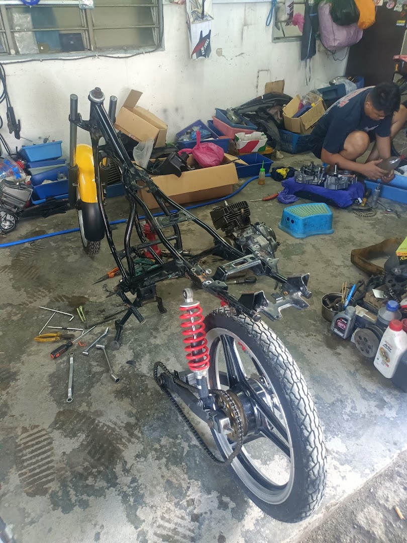 PJ RACELINE GARAGE — photo 3