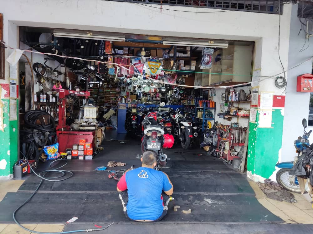 Castrol Bike Point - Ding Yoong Sing Motor in Perak