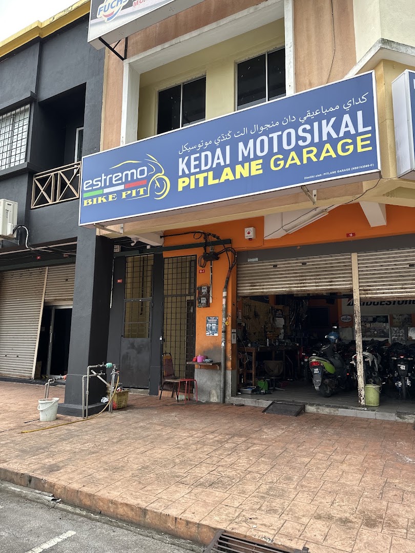 Pit lane garage in Seremban