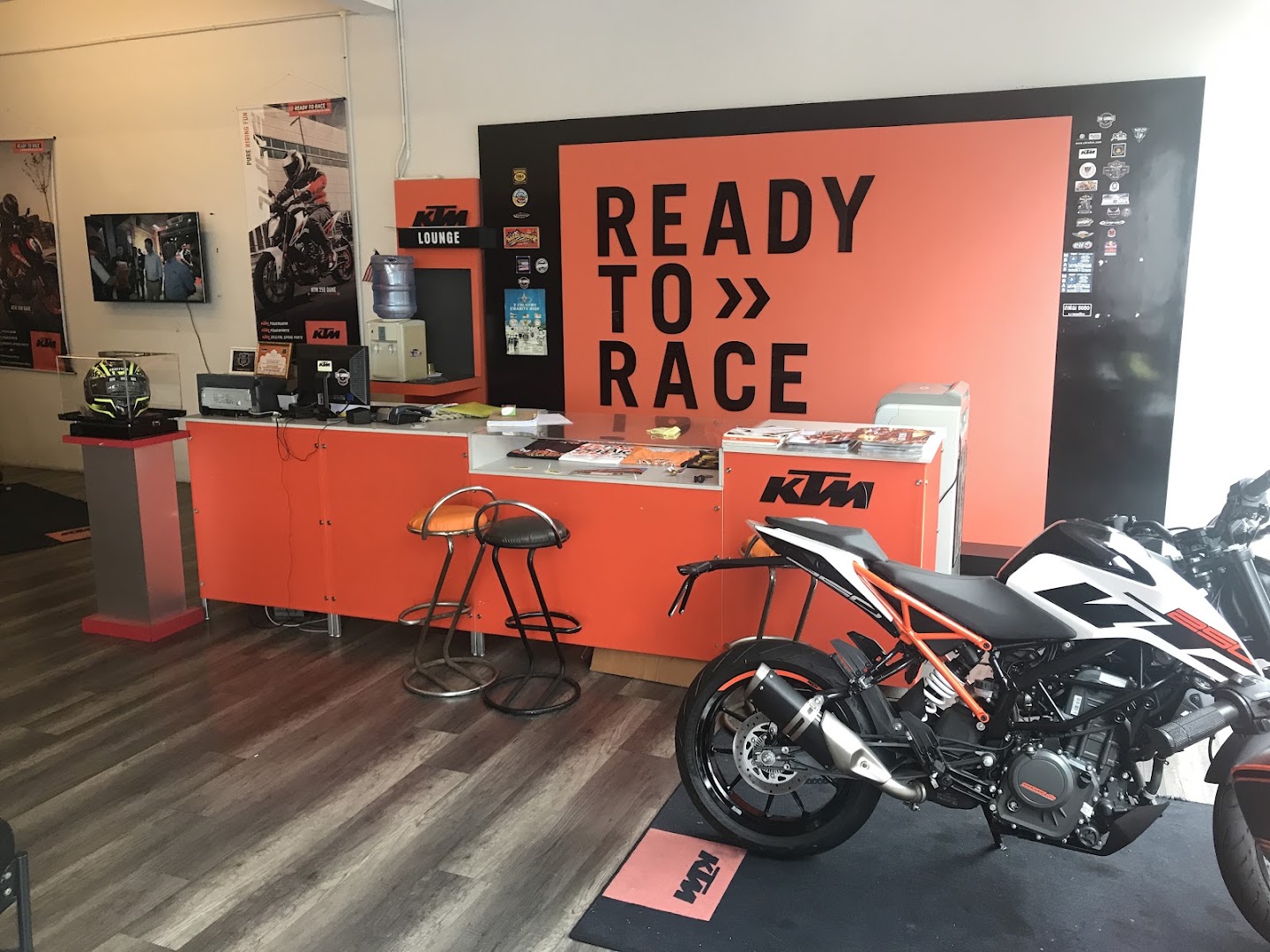 KTM Orange Showroom at CHJ Mergong — photo 2