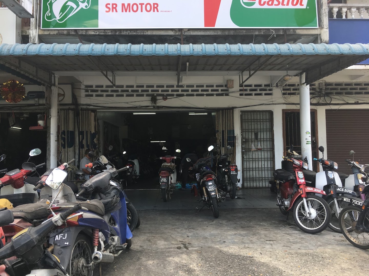 SR MOTORS — photo 1