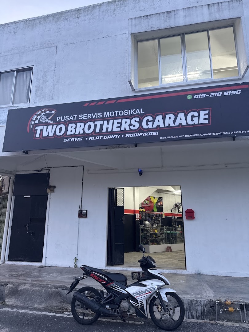 Two brothers garage in Senai